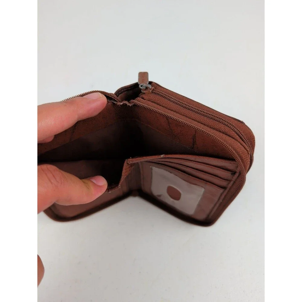 Buxton wallet measure
